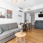 Limehome Calle Postigo Bajo דירה